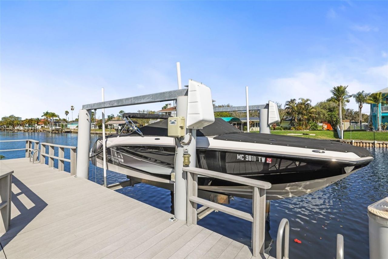 207 Manatee Lane, Tarpon Springs, FL 34689 Photo