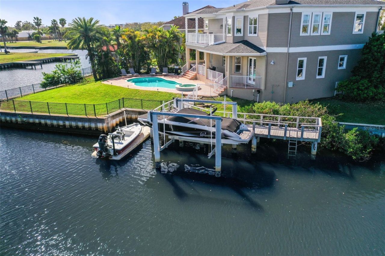 207 Manatee Lane, Tarpon Springs, FL 34689 Photo