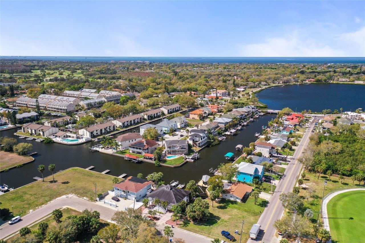 207 Manatee Lane, Tarpon Springs, FL 34689 Photo