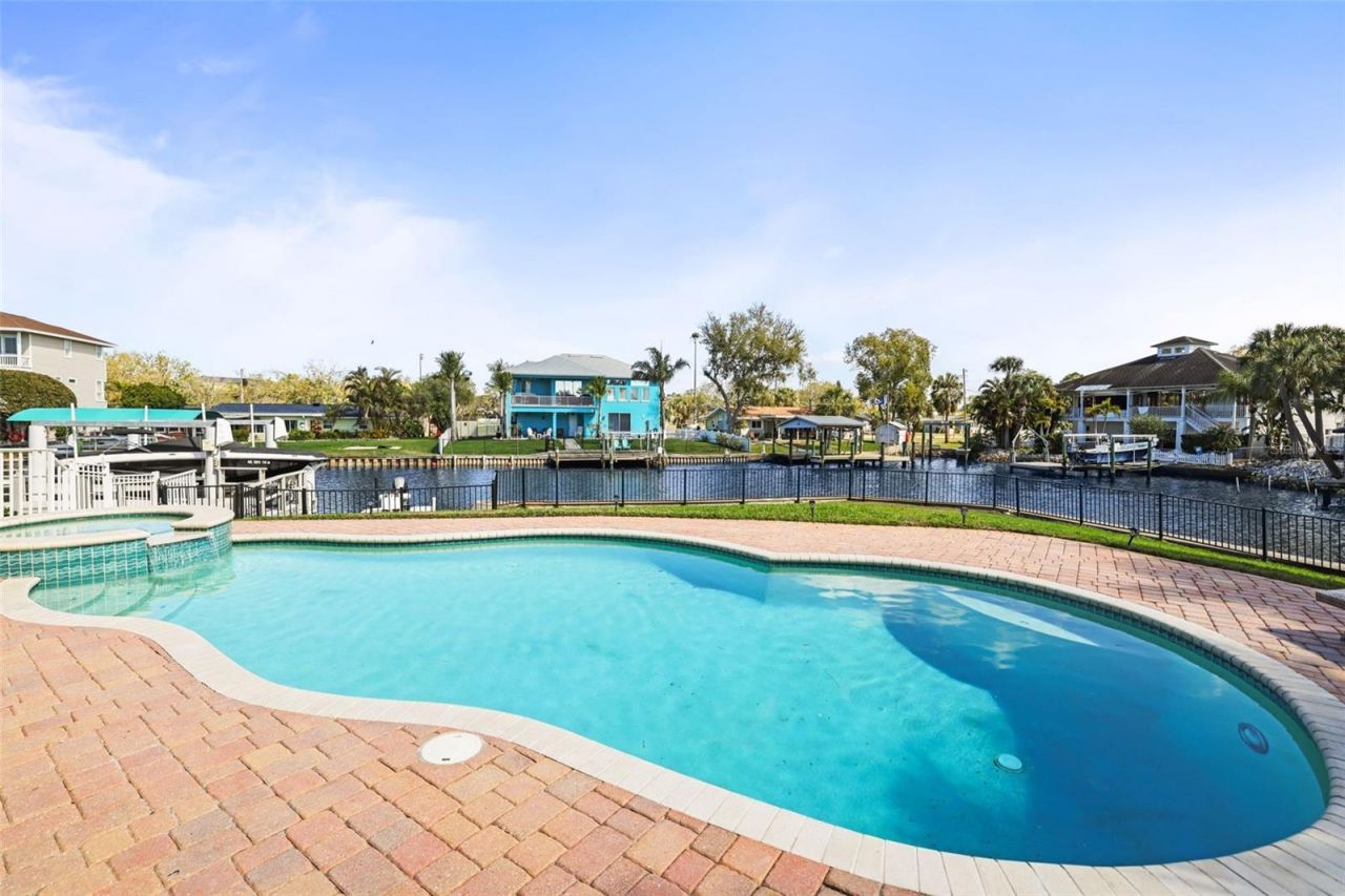 207 Manatee Lane, Tarpon Springs, FL 34689 Photo