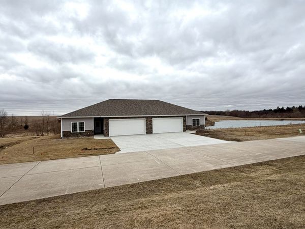 137 CountryView Court, Aledo, IL 61231