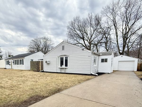 3814 10th Avenue Court, Moline, IL 61265