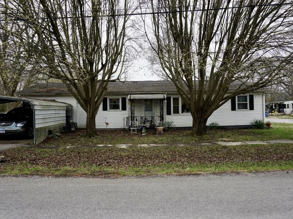 301 S Sims Street, Royalton, IL 62983