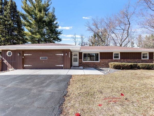 8668 Yosemite Drive, Byron, IL 61010