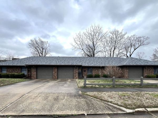 1525 Spruce Street, Murphysboro, IL 62966