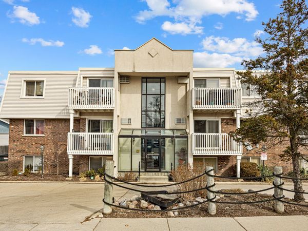 155 E Mill Street, Unit 3, Wauconda, IL 60084