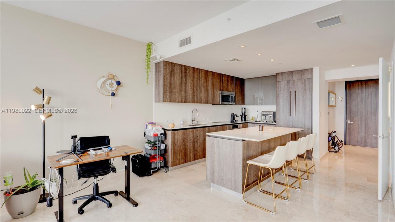 88 SW 7th St, Unit 2706, Miami, FL 33130 Photo