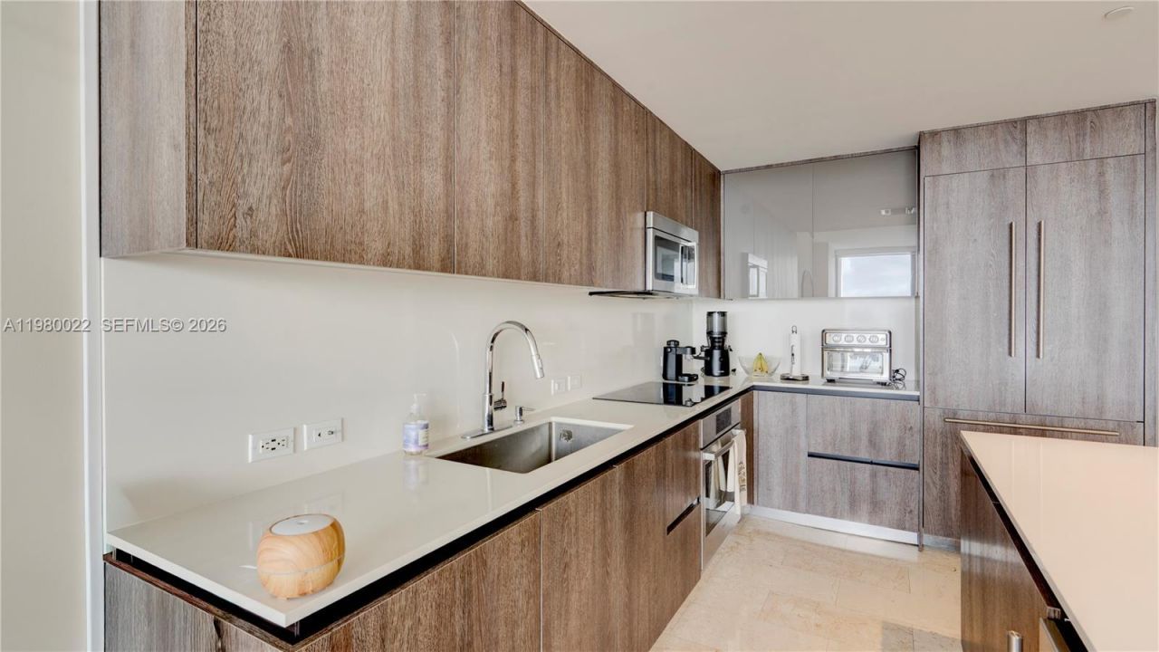 88 SW 7th St, Unit 2706, Miami, FL 33130 Photo