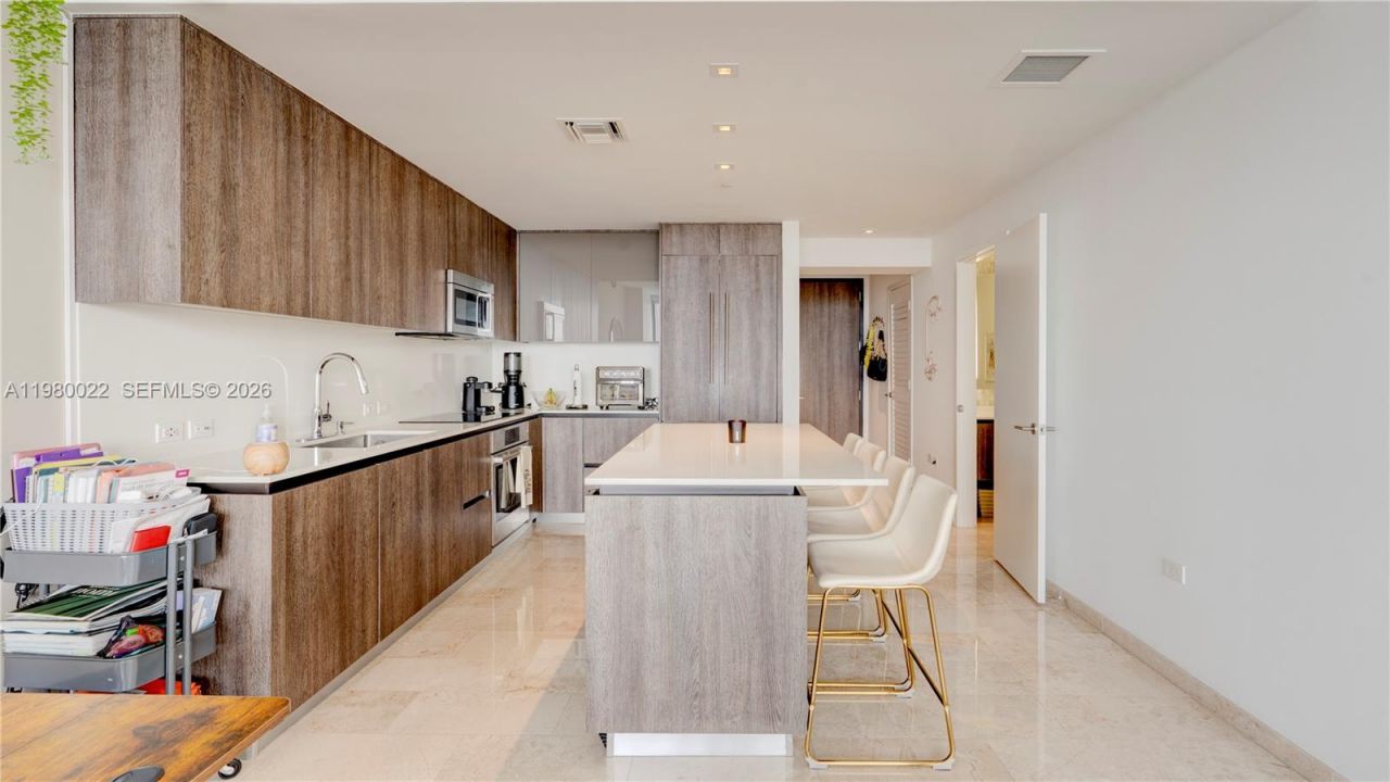 88 SW 7th St, Unit 2706, Miami, FL 33130 Photo