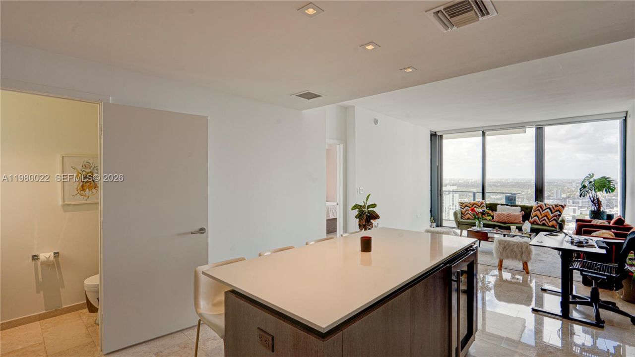 88 SW 7th St, Unit 2706, Miami, FL 33130 Photo