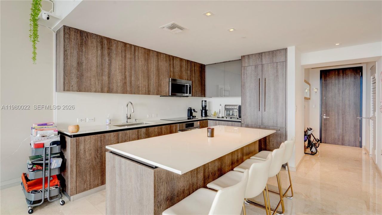 88 SW 7th St, Unit 2706, Miami, FL 33130 Photo