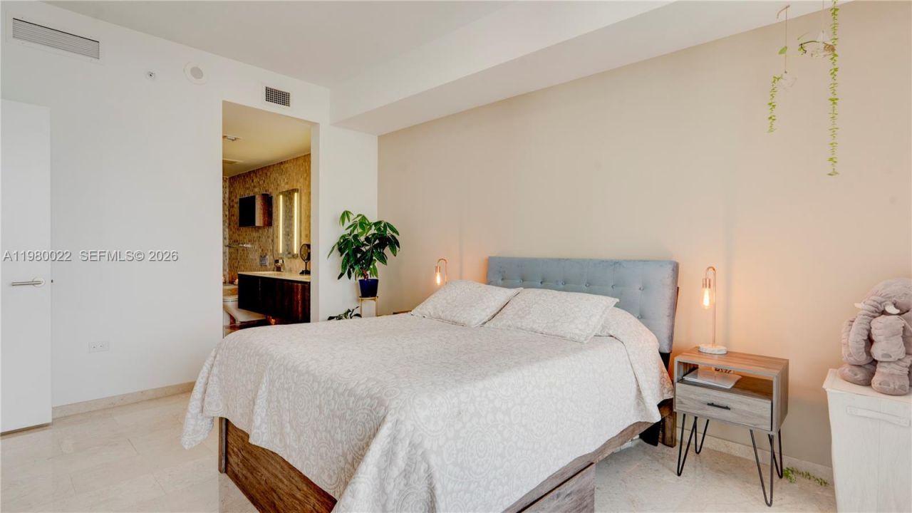 88 SW 7th St, Unit 2706, Miami, FL 33130 Photo