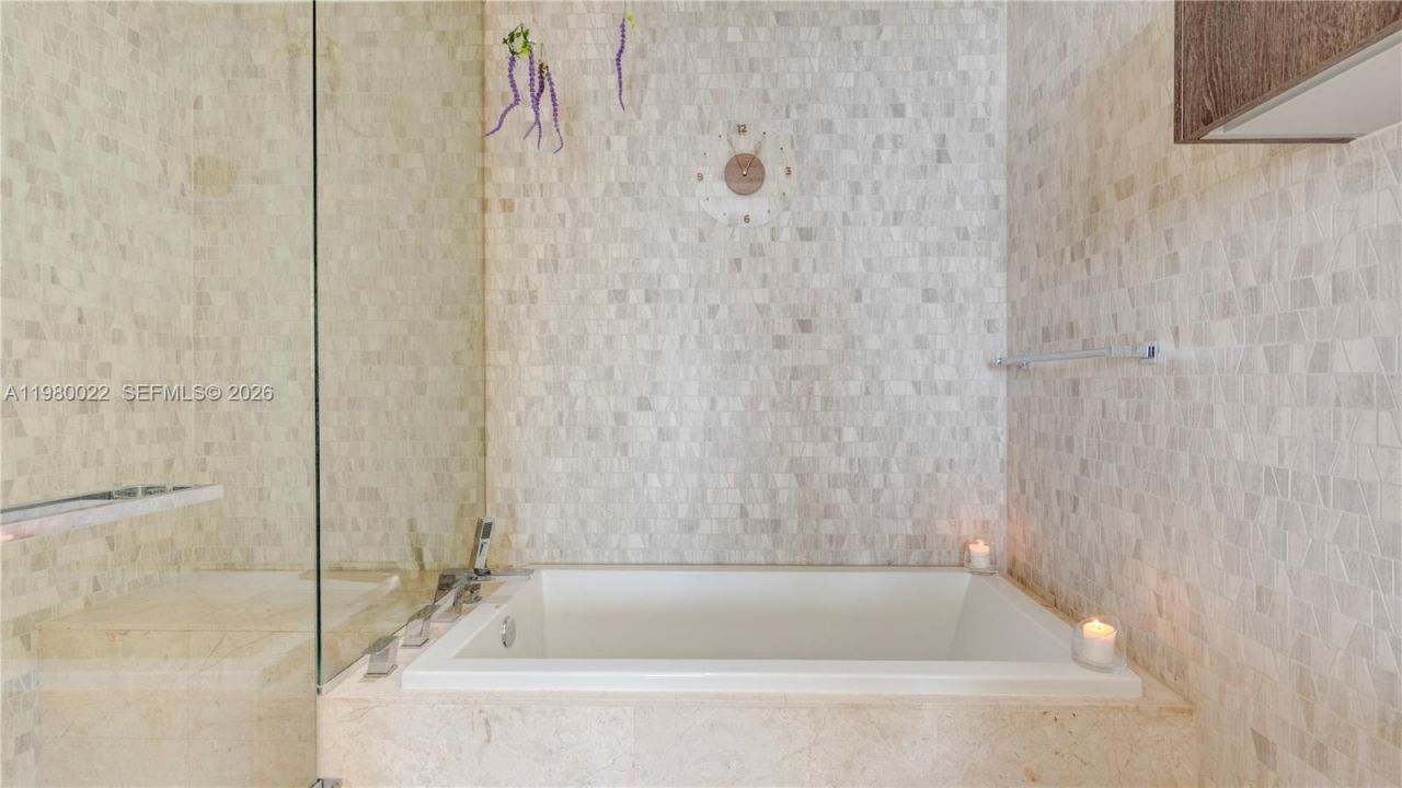 88 SW 7th St, Unit 2706, Miami, FL 33130 Photo