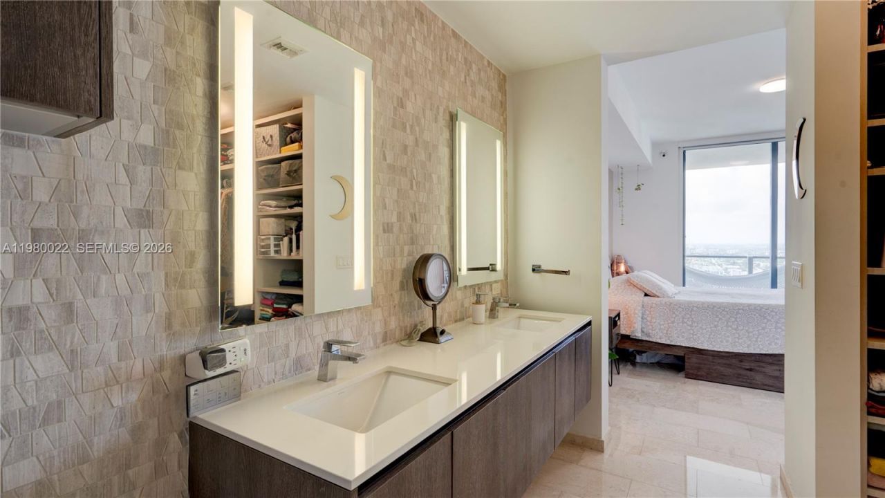 88 SW 7th St , Unit 2706, Miami, FL 33130 Photo