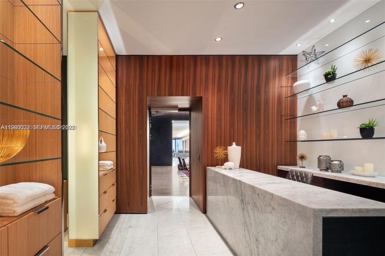 88 SW 7th St, Unit 2706, Miami, FL 33130 Photo