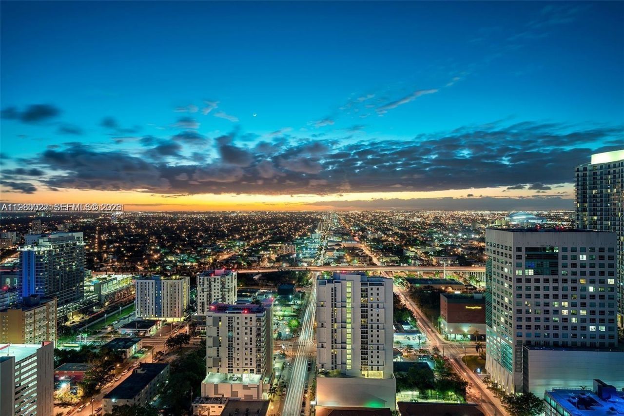 88 SW 7th St, Unit 2706, Miami, FL 33130 Photo