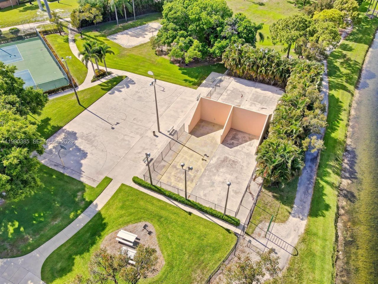 237 Charter Way , Unit 237, West Palm Beach, FL 33407 Photo