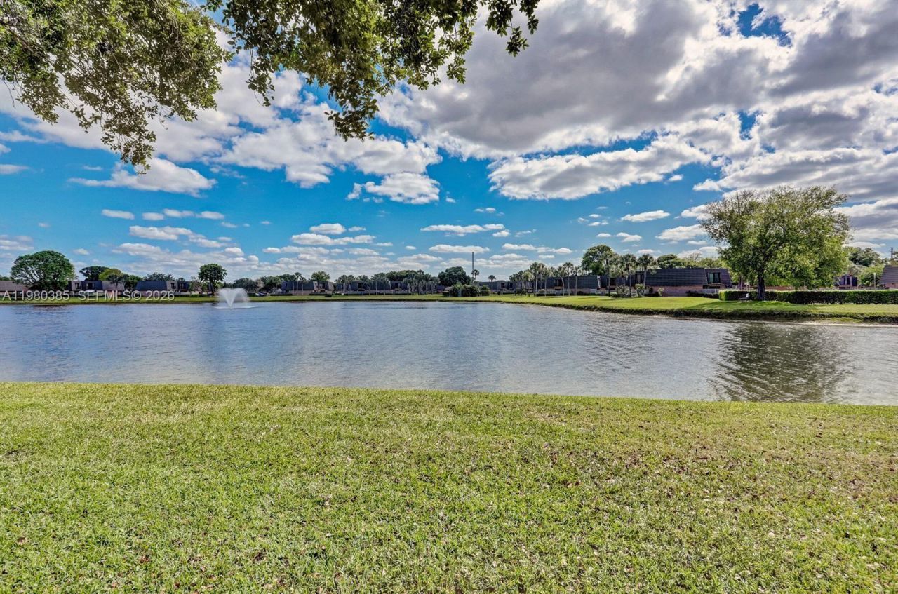 237 Charter Way , Unit 237, West Palm Beach, FL 33407 Photo