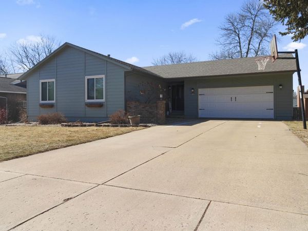 2505 S Pepper Ridge Ave, Sioux Falls, SD 57103