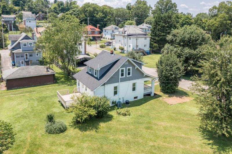 910 Ivy St Se, Roanoke, VA 24014 Main Photo