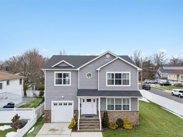 2162 Seamans Neck Road, Seaford, NY 11783