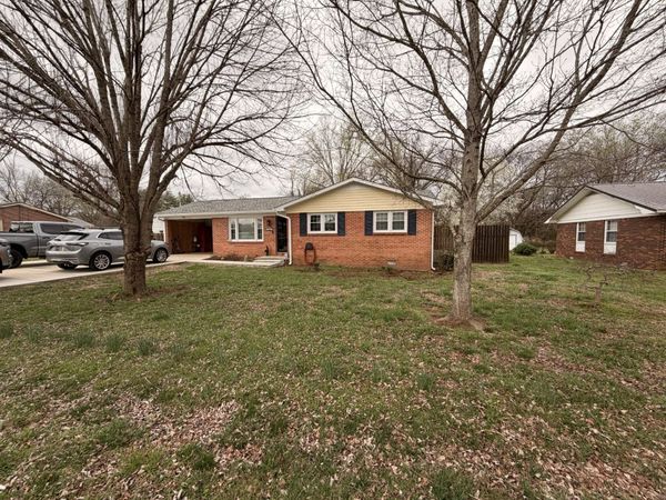 102 Edgewater Dr , Winchester, TN 37398