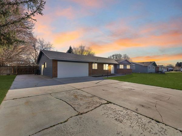 2117 E Massachusetts Ave, Nampa, ID 83686