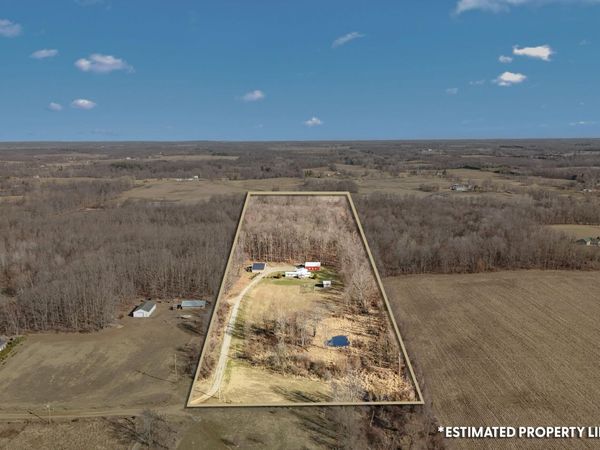 2722 Woodsview Drive, Hillsdale, MI 49242