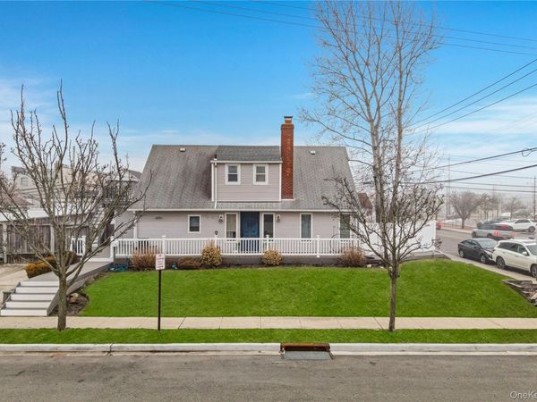 96 Warwick Road , Island Park, NY 11558