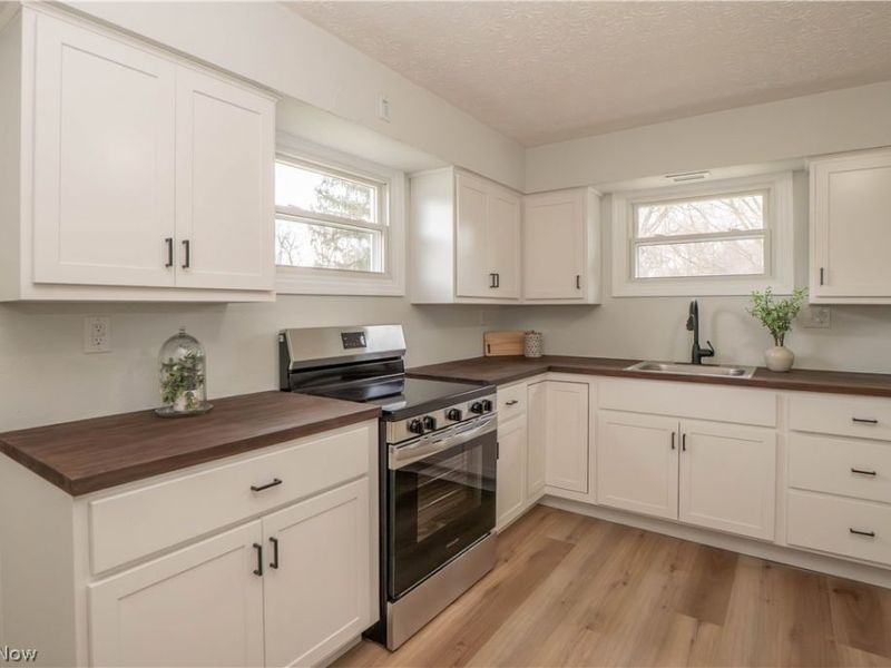 398 Snyder Avenue , Barberton, OH 44203 Photo 10