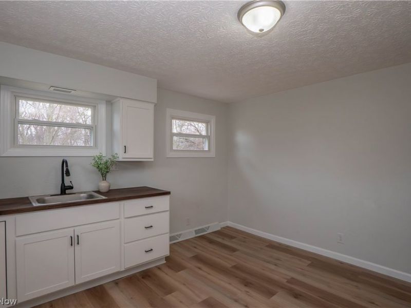 398 Snyder Avenue , Barberton, OH 44203 Photo 11