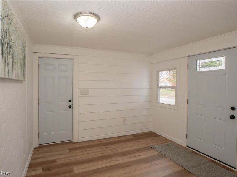 398 Snyder Avenue , Barberton, OH 44203 Photo 2