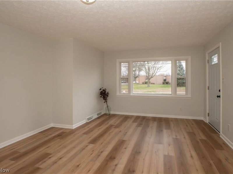 398 Snyder Avenue , Barberton, OH 44203 Photo 5