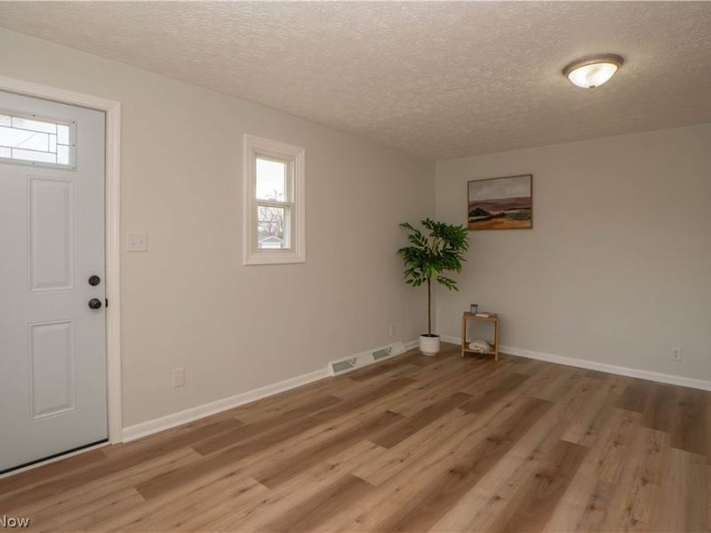 398 Snyder Avenue , Barberton, OH 44203 Photo 6