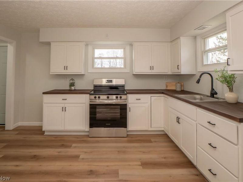 398 Snyder Avenue , Barberton, OH 44203 Photo 7