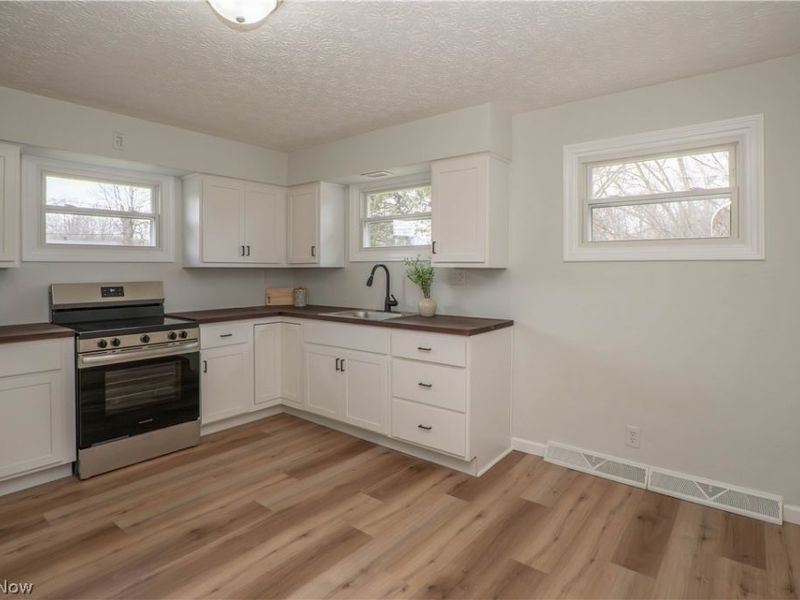 398 Snyder Avenue , Barberton, OH 44203 Photo 8