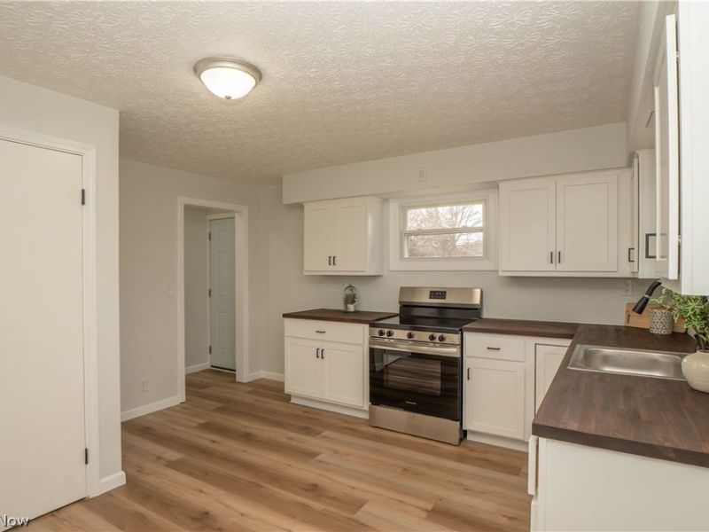 398 Snyder Avenue , Barberton, OH 44203 Photo 9