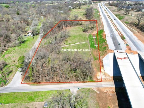 22401 Downum Road, Elm Springs, AR 72762