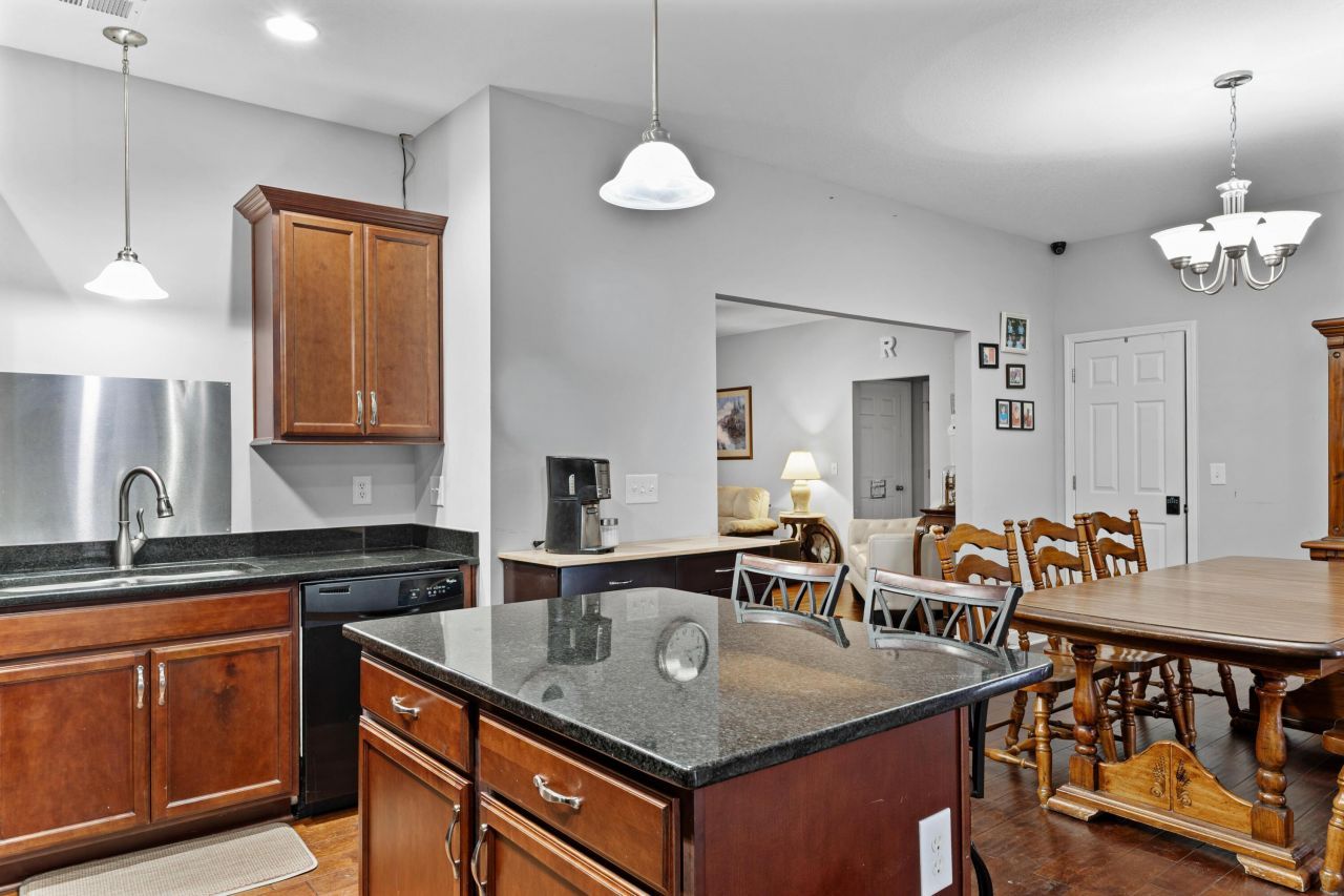 138 Sunnyvale Court Photo 12