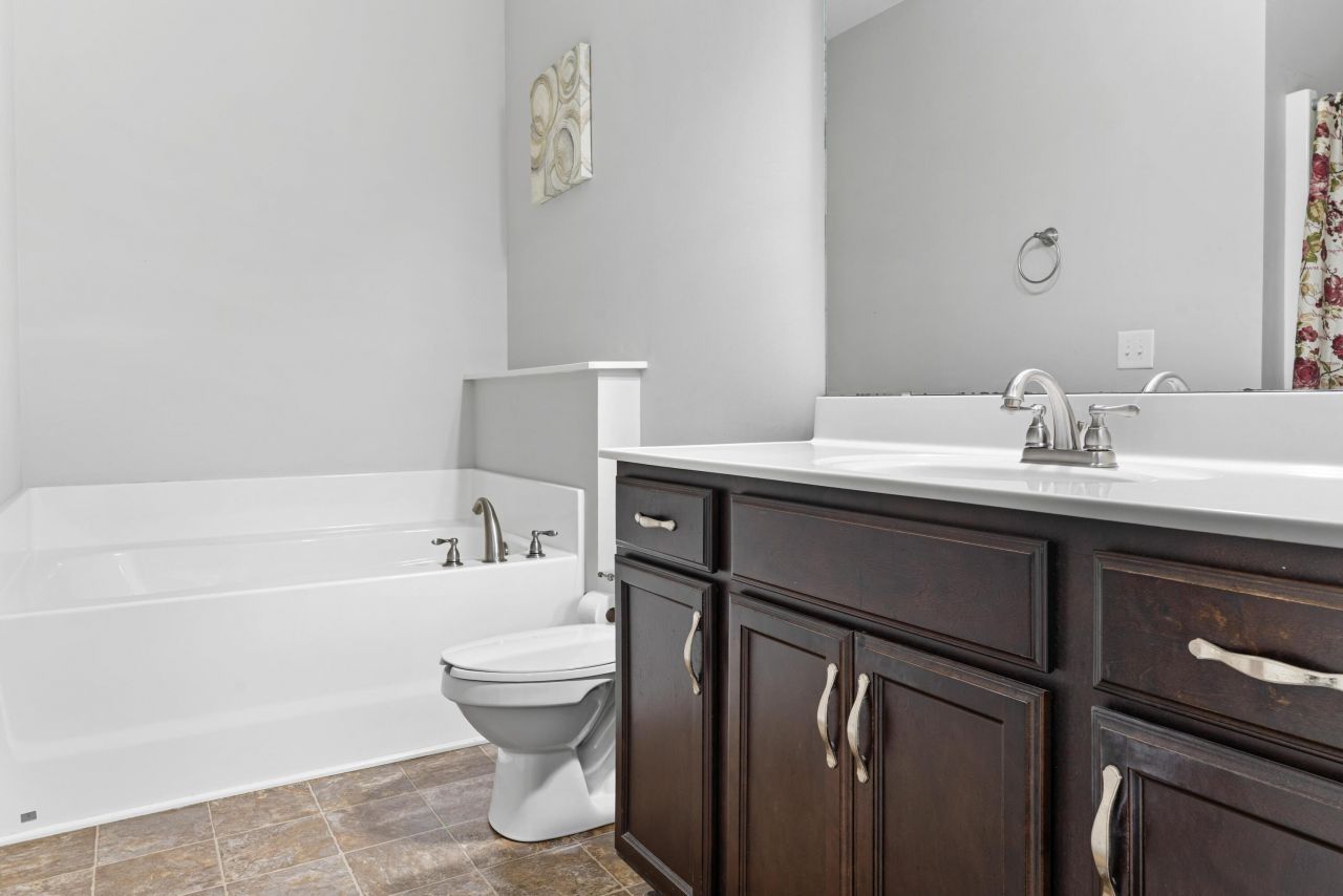 138 Sunnyvale Court Photo 16