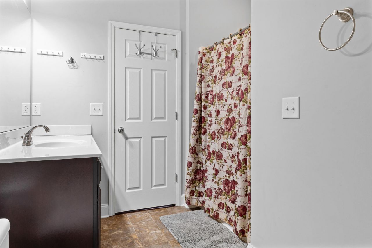 138 Sunnyvale Court Photo 17