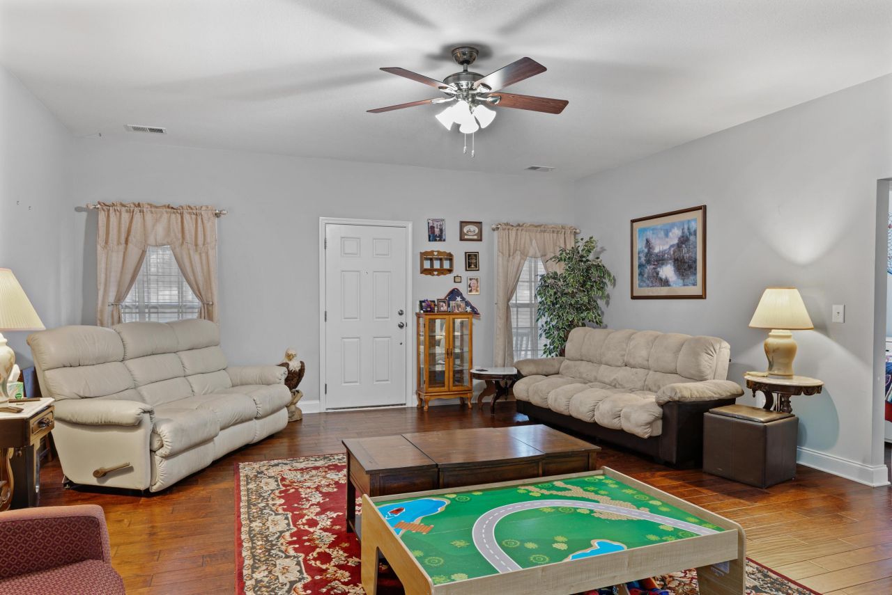 138 Sunnyvale Court Photo 9