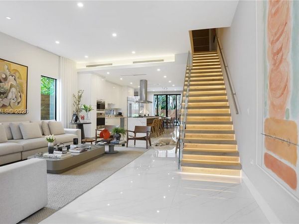 3075 Mary St , Miami, FL 33133