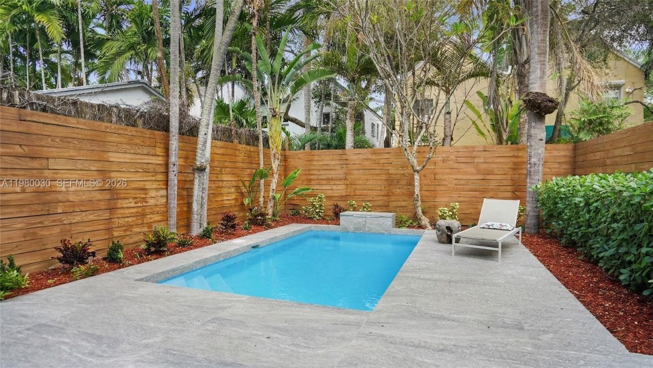 3075 Mary St, Miami, FL 33133 Photo