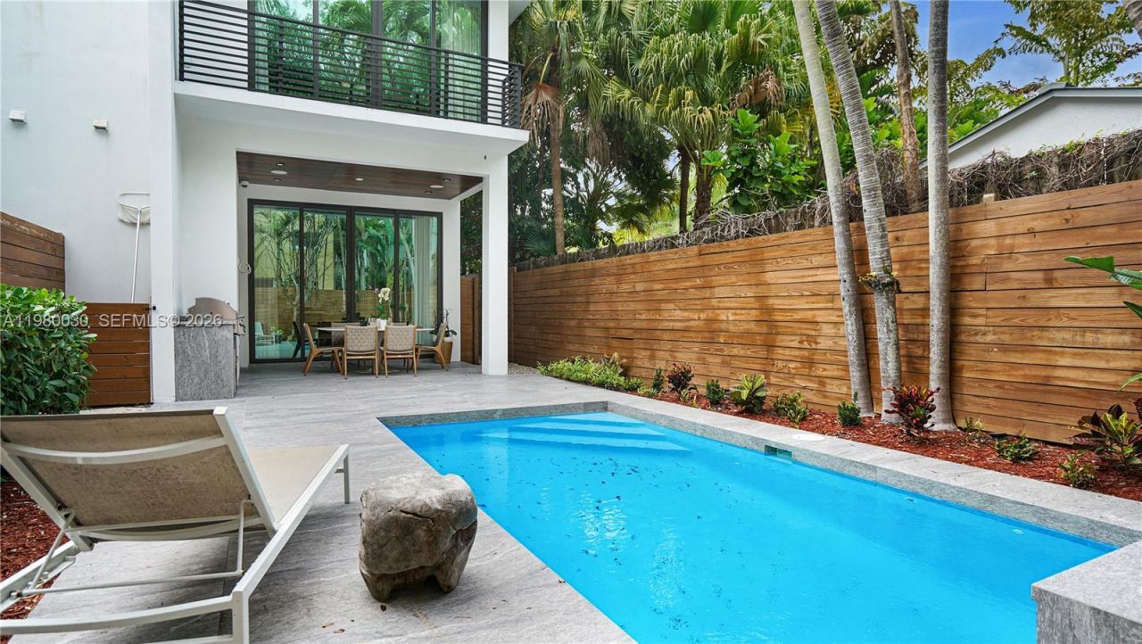 3075 Mary St, Miami, FL 33133 Photo