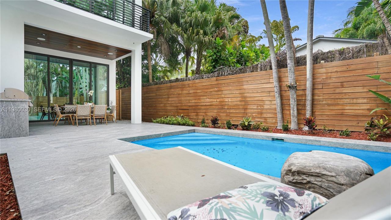 3075 Mary St, Miami, FL 33133 Photo