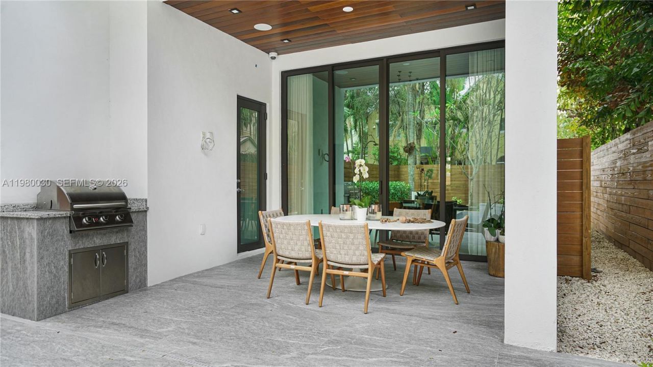 3075 Mary St, Miami, FL 33133 Photo