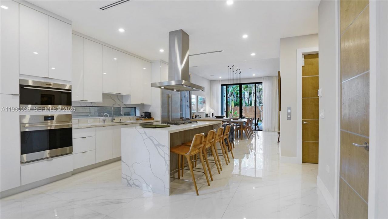 3075 Mary St, Miami, FL 33133 Photo