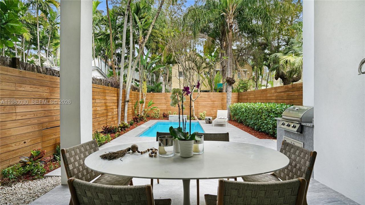 3075 Mary St, Miami, FL 33133 Photo