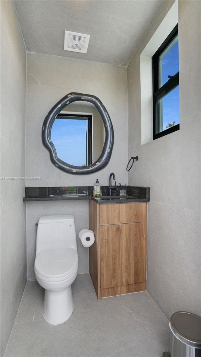 3075 Mary St, Miami, FL 33133 Photo